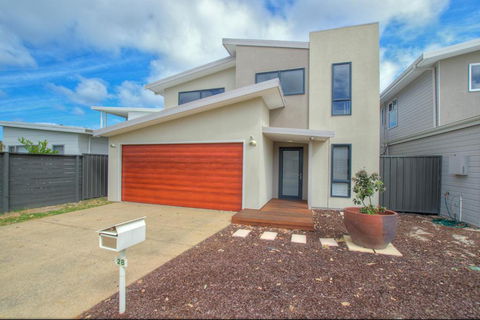 A Little Luxury In Town - Holiday Great Ocean Road 0