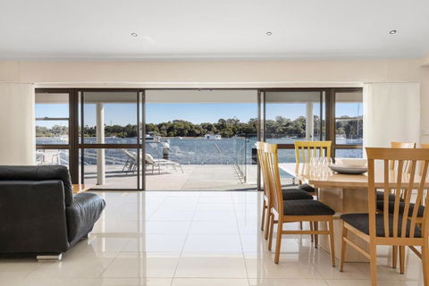 Affordable Riverfront, Pool, Private Pontoon - Holiday Great Ocean Road 4