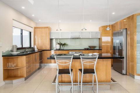 Affordable Riverfront, Pool, Private Pontoon - Holiday Great Ocean Road 3