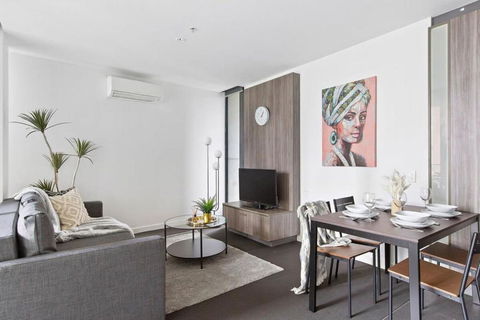 A Cozy 2BR Apt Opposite Southern Cross Station - Holiday Great Ocean Road 3
