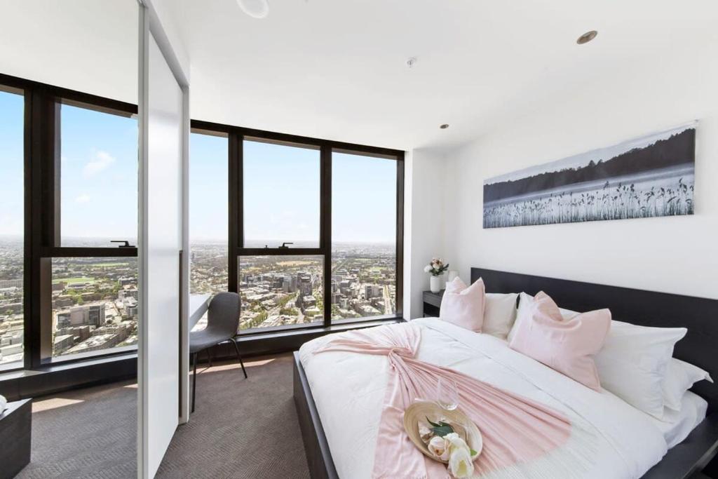 A Cozy 3BR Apt with Panoramic Views FREE Parking