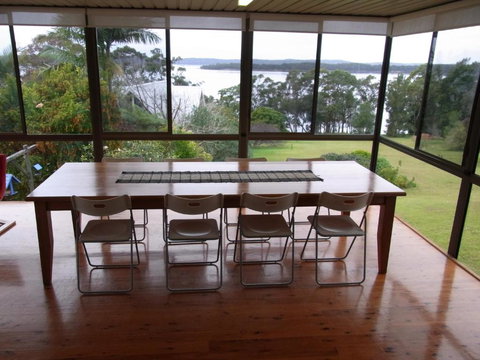 A LAKEHOUSE ESCAPE - A Waterfront Reserve On Shores Of Lake Macquarie - Holiday Great Ocean Road 3
