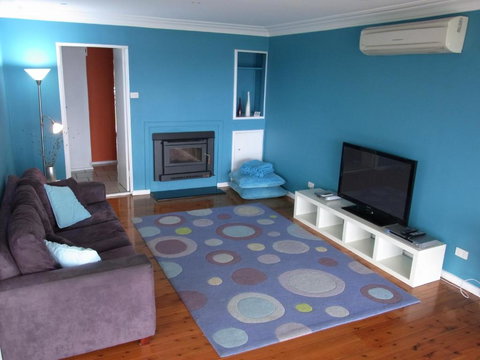 A LAKEHOUSE ESCAPE - A Waterfront Reserve On Shores Of Lake Macquarie - Holiday Great Ocean Road 4