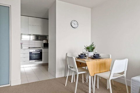 A Modern & Cozy 2BR Apartment With City Views - Holiday Great Ocean Road 3