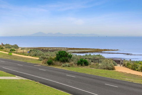 Absolute Bay Frontage With Open Fire And Spa Bath - Holiday Great Ocean Road 2