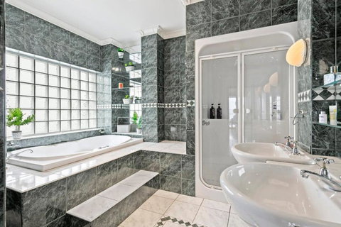 Absolute Bay Frontage With Open Fire And Spa Bath - Holiday Great Ocean Road 3