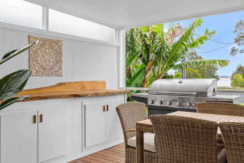 Absolute Foreshore Lakeside Cottage - Holiday Great Ocean Road 1