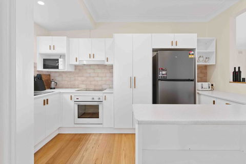 Absolute Foreshore Lakeside Cottage - Holiday Great Ocean Road 4