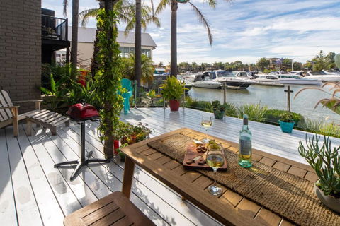 Absolute Waterfront Marina Views - Holiday Great Ocean Road 4