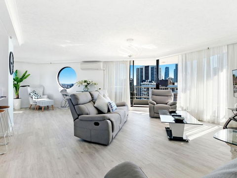 Acapulco 2 Bedroom Ocean View Surfers Paradise - CoastHM - Holiday Great Ocean Road 1