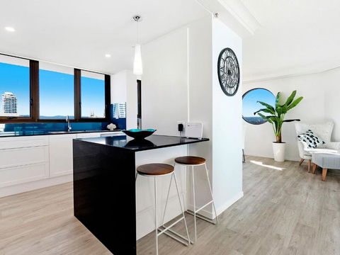 Acapulco 2 Bedroom Ocean View Surfers Paradise - CoastHM - Holiday Great Ocean Road 4
