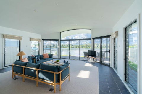 Absolute Waterfront Beach House - Holiday Great Ocean Road 0