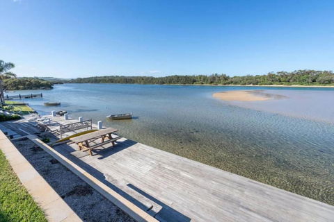 Absolute Waterfront Beach House - Holiday Great Ocean Road 1