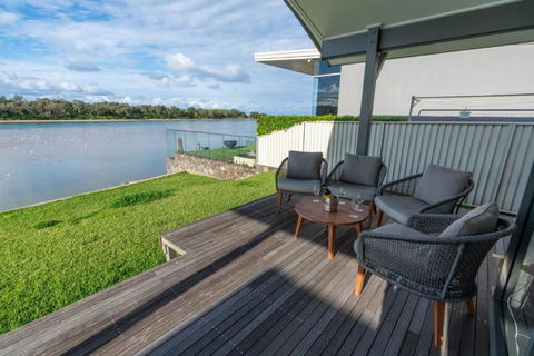 Absolute Waterfront Beach House - Holiday Great Ocean Road 2