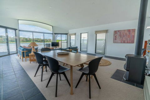 Absolute Waterfront Beach House - Holiday Great Ocean Road 4