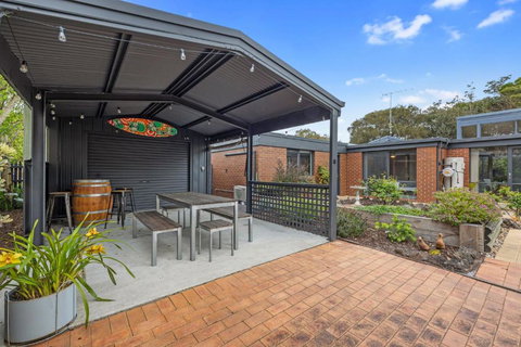 A Sand And Sea Retreat - 150m From Beach, Pet Friendly - Holiday Great Ocean Road 1