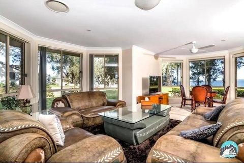 Aircabin - Tuggerawong - Lake Front - 9 Beds House - Holiday Great Ocean Road 3