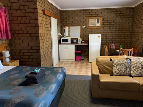 Airport Whyalla Motel - Holiday Great Ocean Road 4