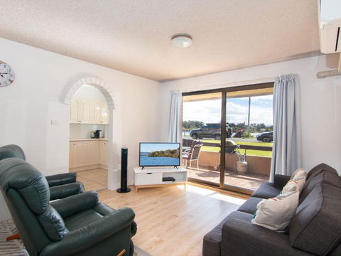 Akuna 3 Ground Floor Opposite Wallis Lake - Holiday Great Ocean Road 1