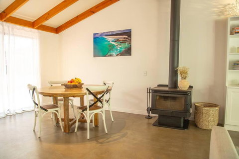 Al Fresco Residence In The Heart Of Point Lookout! - Holiday Great Ocean Road 4
