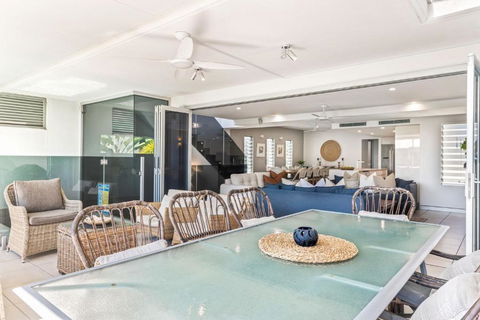 Alex Beach House, 100 Steps To The Sand, With Ocean Views - Holiday Great Ocean Road 2