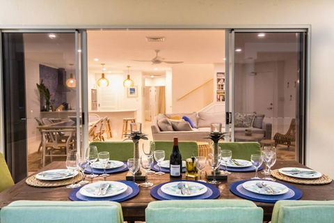 Amaroo Villa - Absolute Beachfront Port Douglas - Holiday Great Ocean Road 1