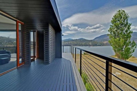 AMAZING 5-Star WATERFRONT RETREAT ON THE RIVERWALK - Holiday Great Ocean Road 0