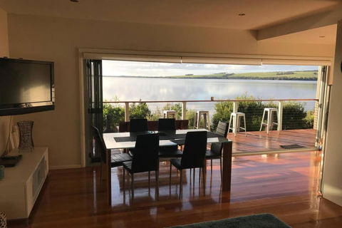 Amazing Ansons Bay Absolute Waterfront Beach House - Holiday Great Ocean Road 0