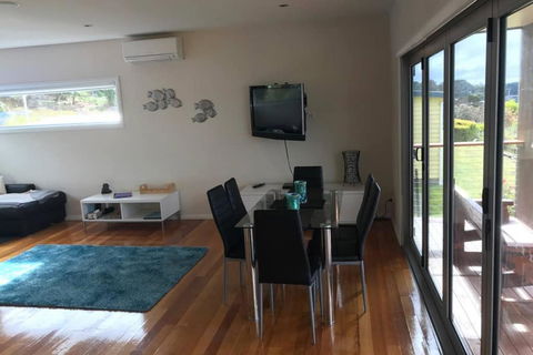 Amazing Ansons Bay Absolute Waterfront Beach House - Holiday Great Ocean Road 3