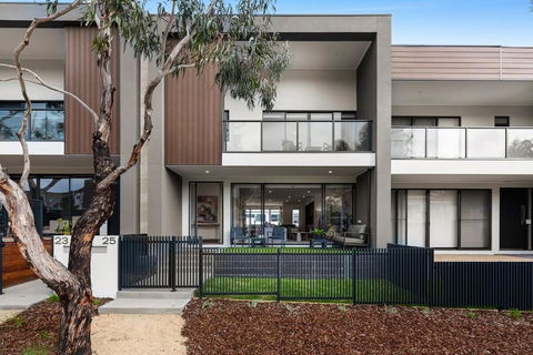 Anchorage Villa - Pet Friendly Marina Townhouse By The Beach - Holiday Great Ocean Road 0