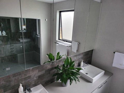 Alogara House, Modern, 6 Bedrooms With Hot Tub And Views - Holiday Great Ocean Road 3