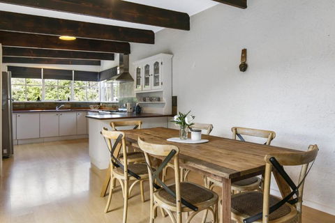 An Entertainers Oasis - Fun Home With Pool Table, Arcade Game, Basketball Ring - Holiday Great Ocean Road 1