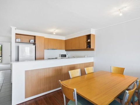 Apartment 11 Pacific Apartments - Holiday Great Ocean Road 2