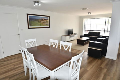 Ascot Gardens Serviced Apartments - Holiday Great Ocean Road 0
