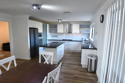 Ascot Gardens Serviced Apartments - Holiday Great Ocean Road 2