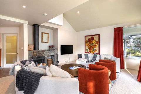 Aspect 5 Chalet A Stones Throw From All Thredbo Has To Offer - Holiday Great Ocean Road 0