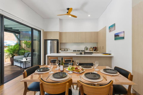 Avenue Escape - Contemporary Living At Corrimal - Holiday Great Ocean Road 1