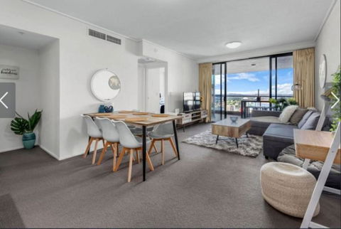 AU1 - Aurora Skyscraper CBD For Business Or Pleasure - Holiday Great Ocean Road 1