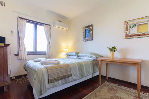 B8 Crawley Apartment 1 BRM & Sleepout Near UWA - Holiday Great Ocean Road 3