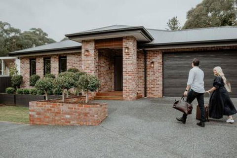 BADGER HOUSE - 4 Bed, 4 Bath, Stunning Entertainer Plus Fire - Holiday Great Ocean Road 1