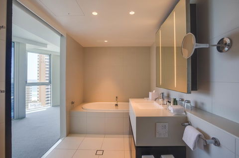 Hilton Surfers Paradise Hotel & Residences - Holiday Great Ocean Road 4