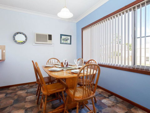 'Rutland', 1/13 Cromarty Road - Pet Friendly, Boat Parking, Water Views, Air Con - Holiday Great Ocean Road 1