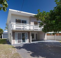 'SeaHaven' 2 Richardson Ave - Large home with Aircon Smart TV WIFI Netflix  Boat Parking - Holiday Great Ocean Road
