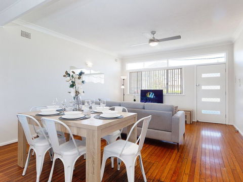 'Shoalz', 28 Rigney Street - Renovated Pet Friendly Cottage & Boat Parking - Holiday Great Ocean Road 2