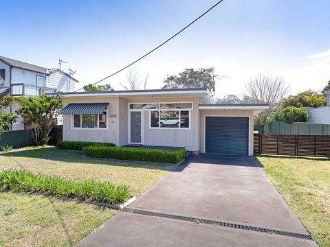 'Shoalz', 28 Rigney Street - Renovated Pet Friendly Cottage & Boat Parking - Holiday Great Ocean Road 0
