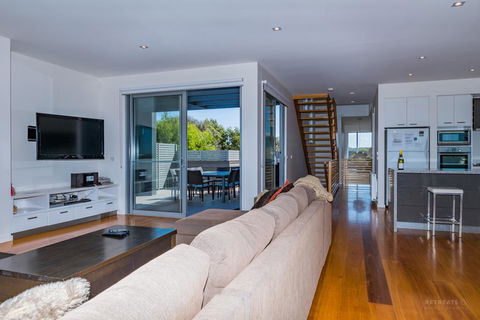 10 Sands Bvd - Holiday Great Ocean Road 0