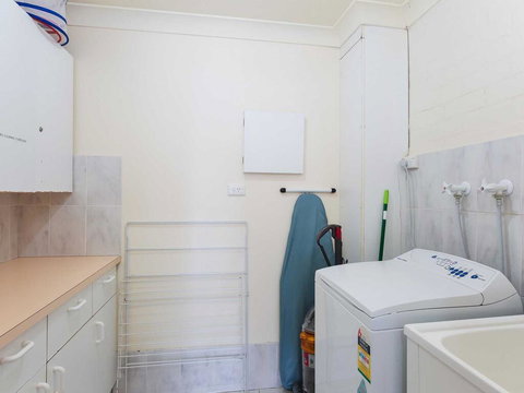 16 'The Moorings' 4 Cromarty Road - Waterfront Property With Pool & Air Conditioning - Holiday Great Ocean Road 2