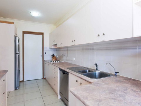 16 'The Moorings' 4 Cromarty Road - Waterfront Property With Pool & Air Conditioning - Holiday Great Ocean Road 1