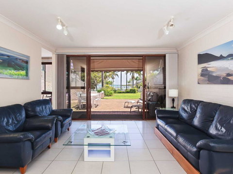 16 'The Moorings' 4 Cromarty Road - Waterfront Property With Pool & Air Conditioning - Holiday Great Ocean Road 0