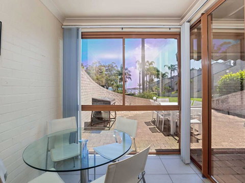 16 'The Moorings' 4 Cromarty Road - Waterfront Property With Pool & Air Conditioning - Holiday Great Ocean Road 3